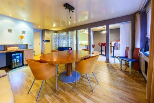 BeautyD TRIPLE ROOM with double or 2 single and 1 folding bed centrum GULLEGEM KORTRIJK Hotel in Flanders