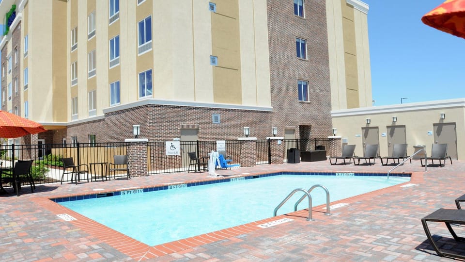Holiday Inn Express Covington-Madisonville By IHG Hotel in Covington