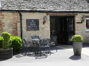 Macdonald Bear Hotel Hotel in West Oxfordshire District