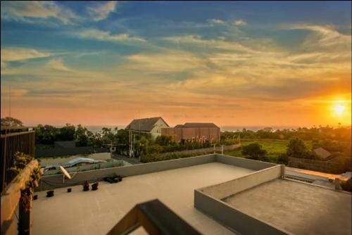 Canggu Ocean House/Orange. By walk to the beach! Hotel in North Kuta
