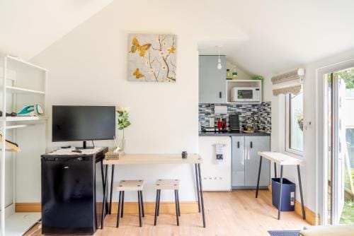 Charming Private Guest House Hotel in Enfield