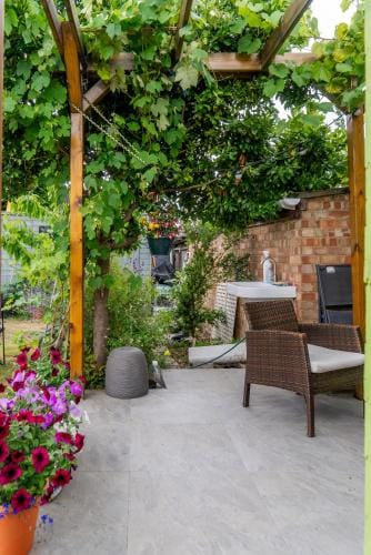Charming Private Guest House Hotel in Enfield
