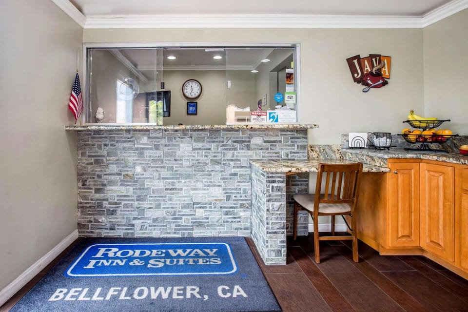 Rodeway Inn & Suites Hotel in Bellflower