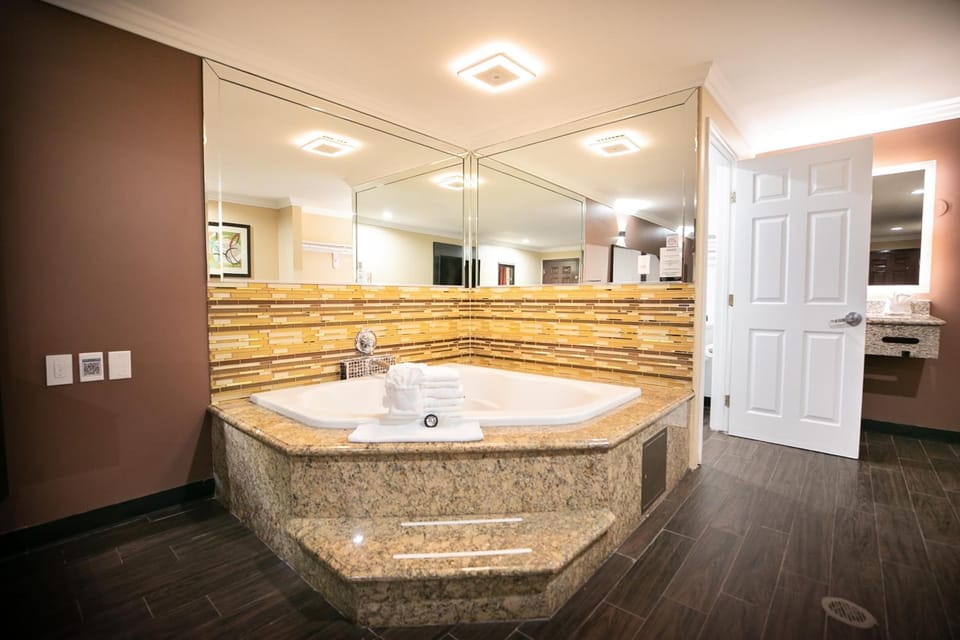 Rodeway Inn & Suites Hotel in Bellflower