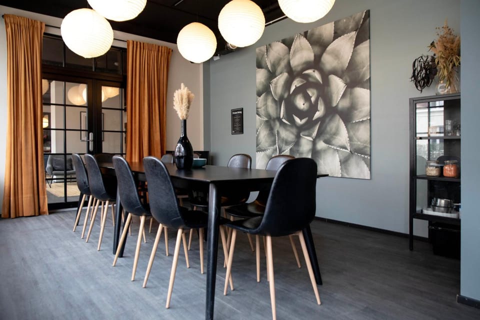 Shared lounge/TV area