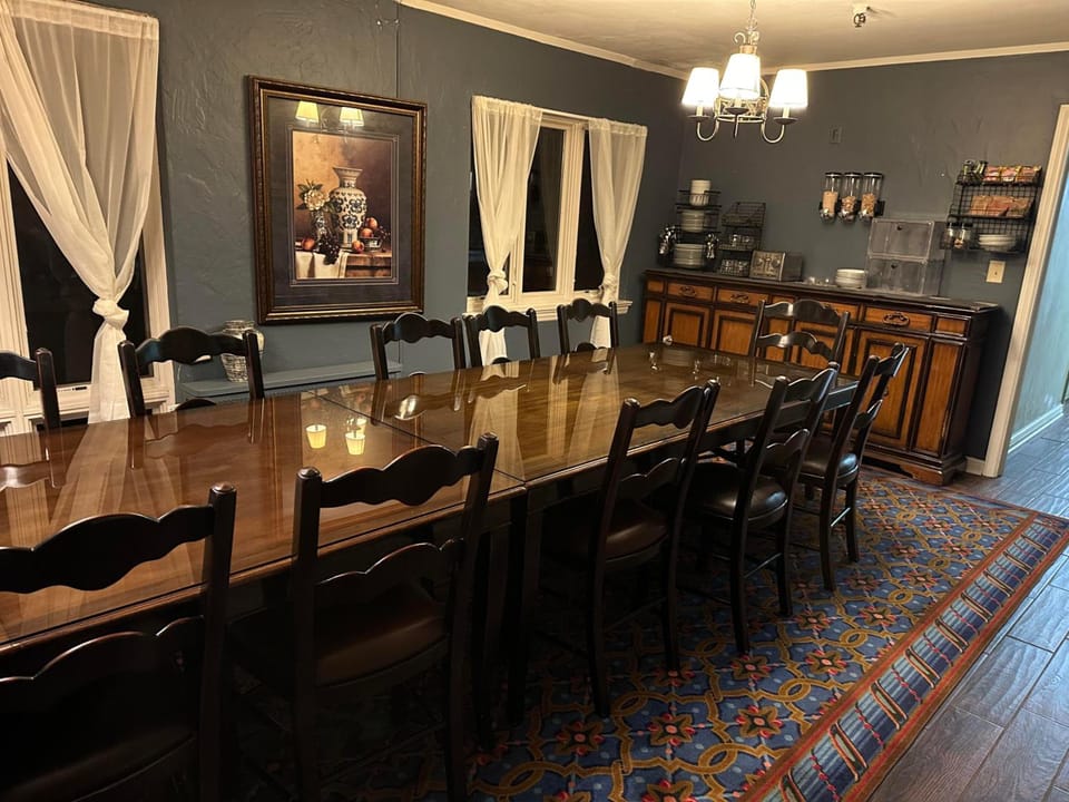 The Oaks B&B Hotel and Spiritual Center Hotel in Allegheny River
