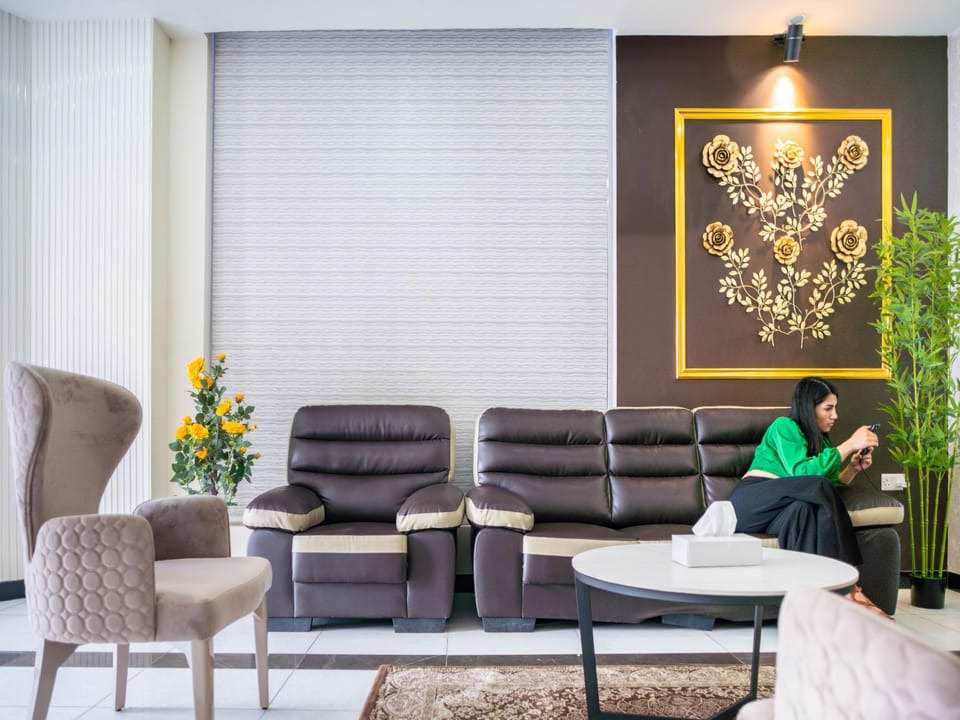 OYO Townhouse 156 Rose Hotel Apartments Hotel in Muscat Governorate, Oman