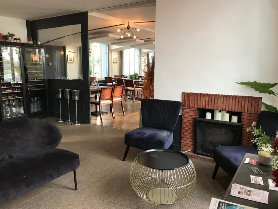 LOGIS Hotel & Restaurant - Les Bords de Seine Hotel in Île-de-France
