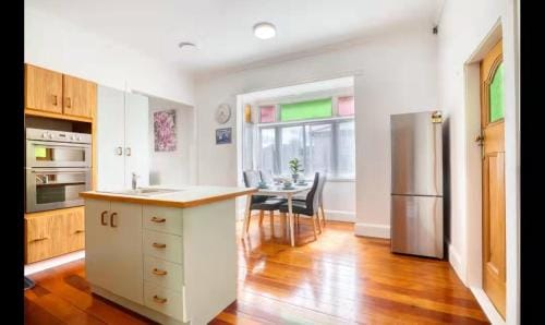 Villa near CBD and Globox Arena Hotel in Hamilton