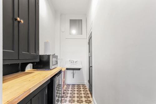 Library Square Suites Hotel in Toledo