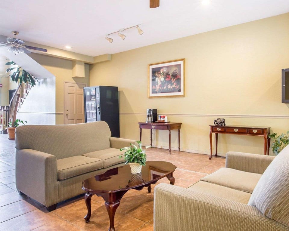 Econo Lodge Birmingham - Hoover Hotel in Vestavia Hills