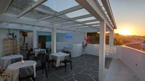 Zenith Hotel in Vila Canaa