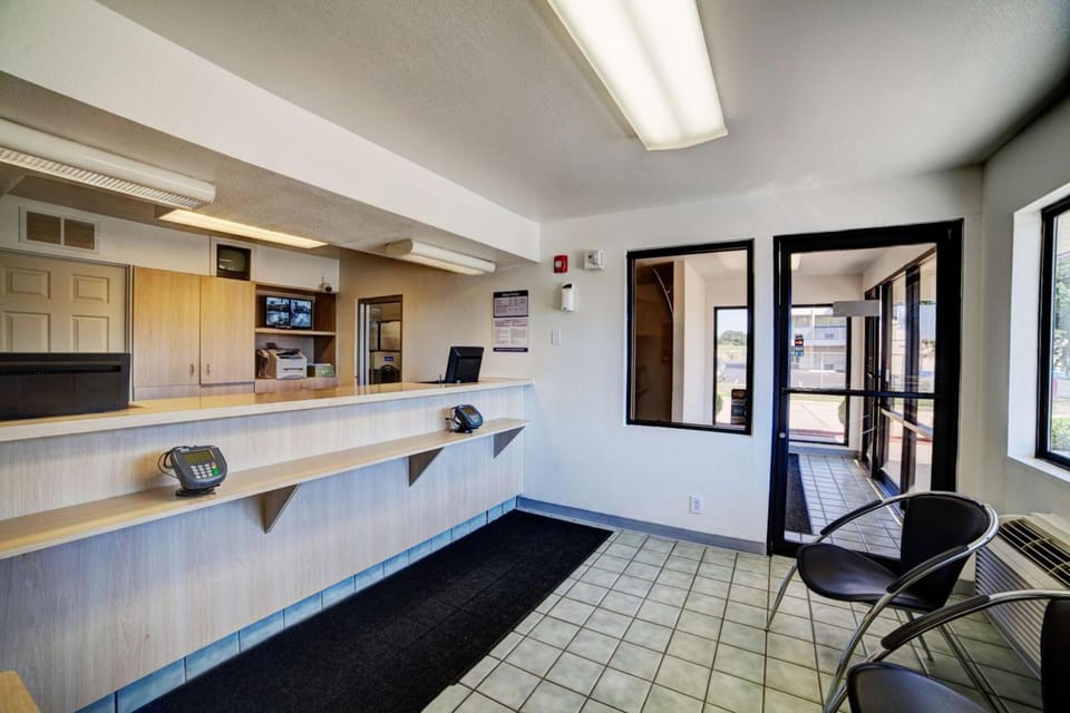 Super 7 Inn Hotel in Bossier City