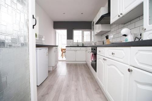Garden | Parking | 4BR Hotel in Newport
