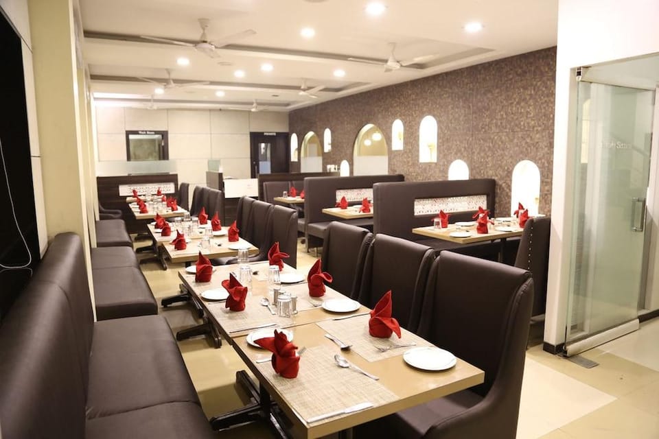 OYO Hotel Alankar Hotel in Maharashtra