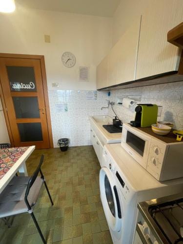 Erzelli's House by SMART-HOME, Apt A con 3 camere Hotel in Genoa
