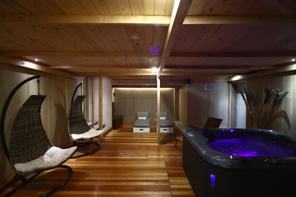 Hot tub