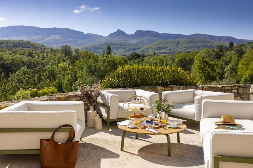Chateau Les Oliviers de Salettes Hotel in Provence-Alpes-Côte d'Azur