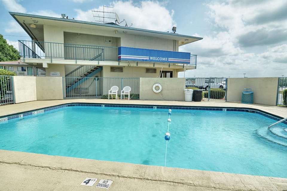 Skyline Inn Hotel in Conway