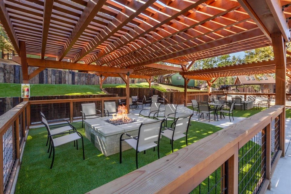Tahquitz Pines Retreat Hotel in Idyllwild-Pine Cove