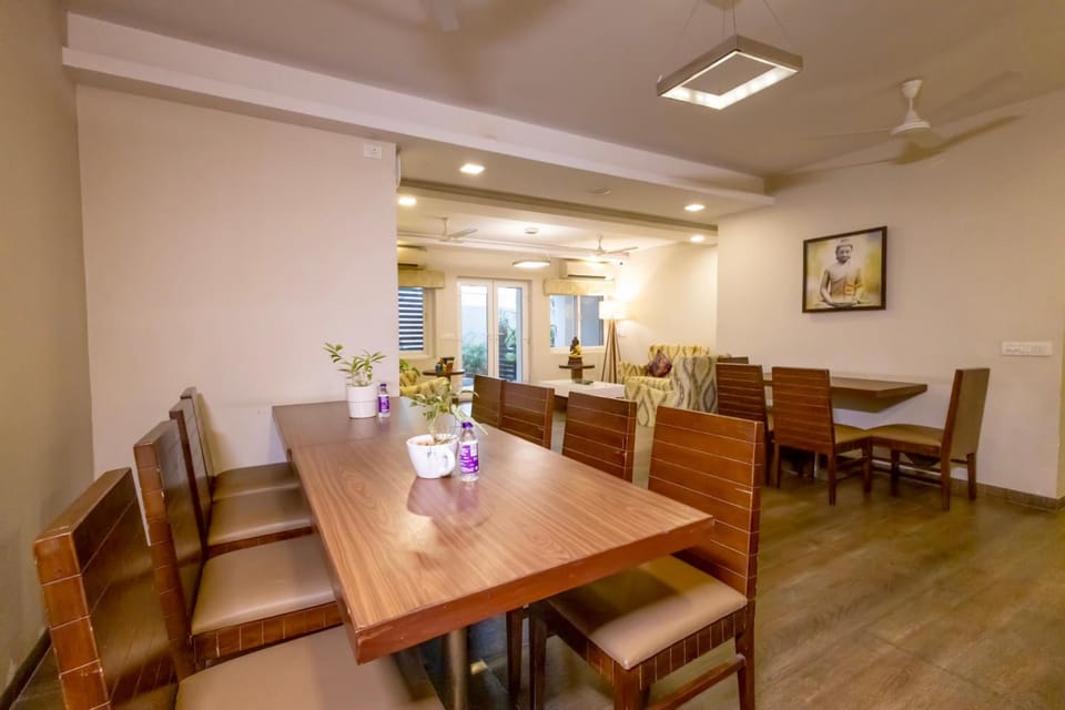 Shared lounge/TV area