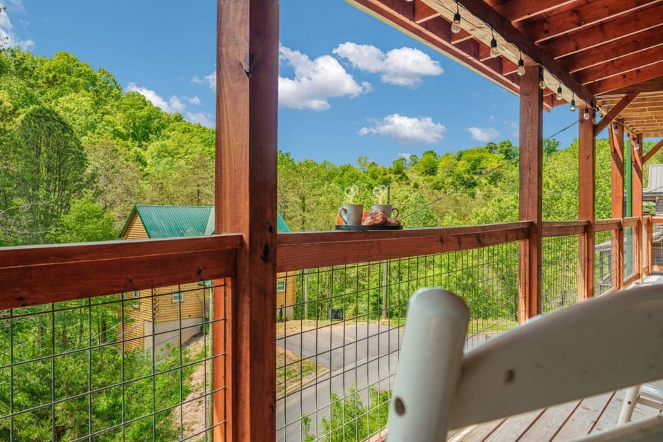 Impressive Family Cabin near Sevierville Hotel in Sevierville