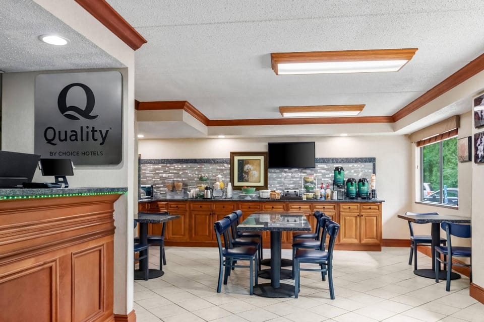 Quality Inn & Suites Gibsonia - Pittsburgh North Hotel in Allegheny River