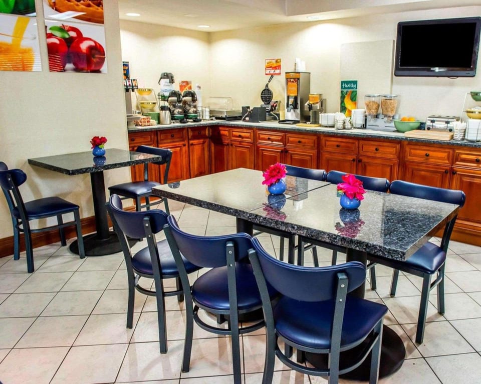 Quality Inn & Suites Gibsonia - Pittsburgh North Hotel in Allegheny River