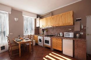 Milan Skyline Apartment, Citt Studi, 1 min Metro, terrace, wifi, Netflix Hotel in Milan