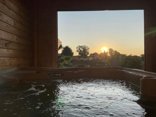 La Grange aux hirondelles - avec piscine et spa Hotel in Auvergne-Rhône-Alpes