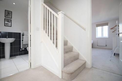 4 BR | Free Parking | Garden Hotel in Wales
