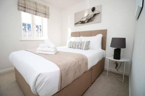 4 BR | Free Parking | Garden Hotel in Wales