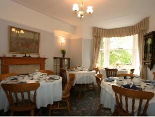 Lyndhurst Guest House Hotel in England