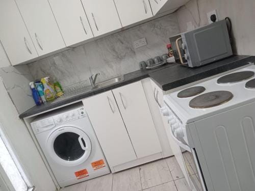 Good priced Single Rooms in harrow with shared bathrooms Hotel in Harrow