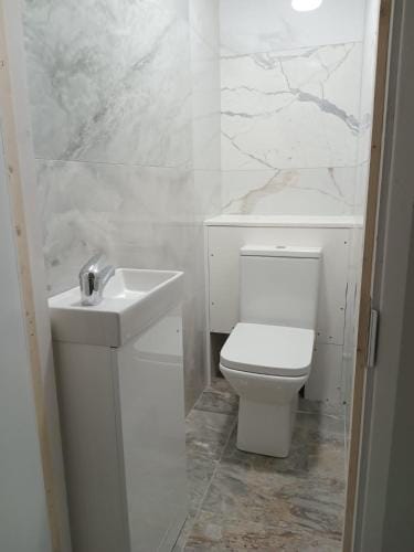 Good priced Single Rooms in harrow with shared bathrooms Hotel in Harrow