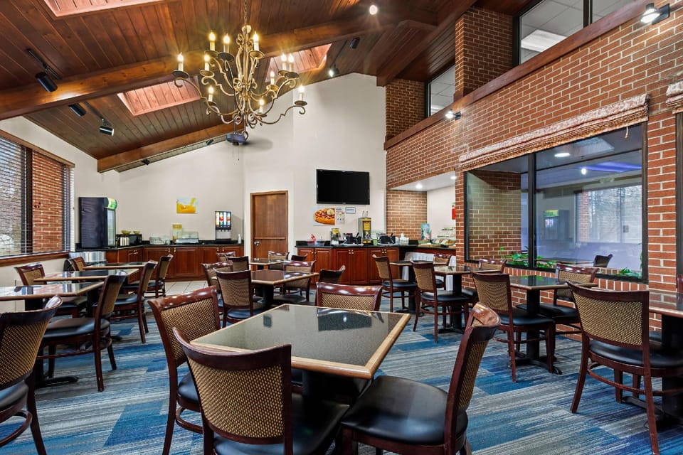 Suburban Studios Altoona Hotel in Altoona