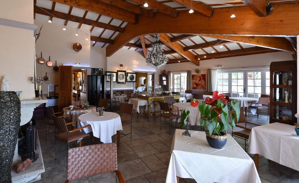 Hostellerie Du Val De Sault Hotel in Sault