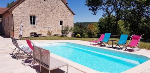 La Tour Charlemagne Hotel in Jura
