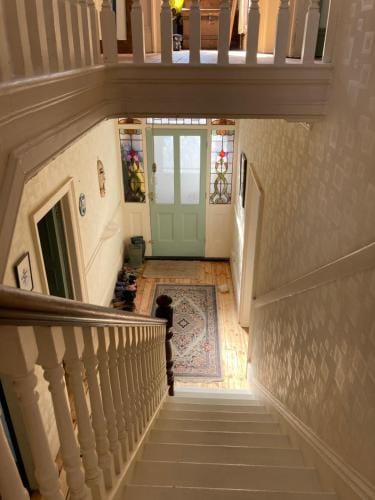 Beautiful sunlit room, 2 mins from beach, private garden Hotel in Bridlington
