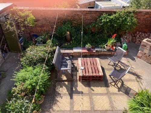 Beautiful sunlit room, 2 mins from beach, private garden Hotel in Bridlington