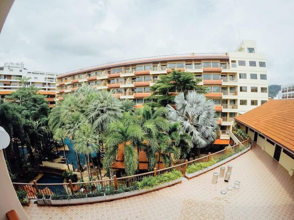 B Buri Hotel Hotel in Patong