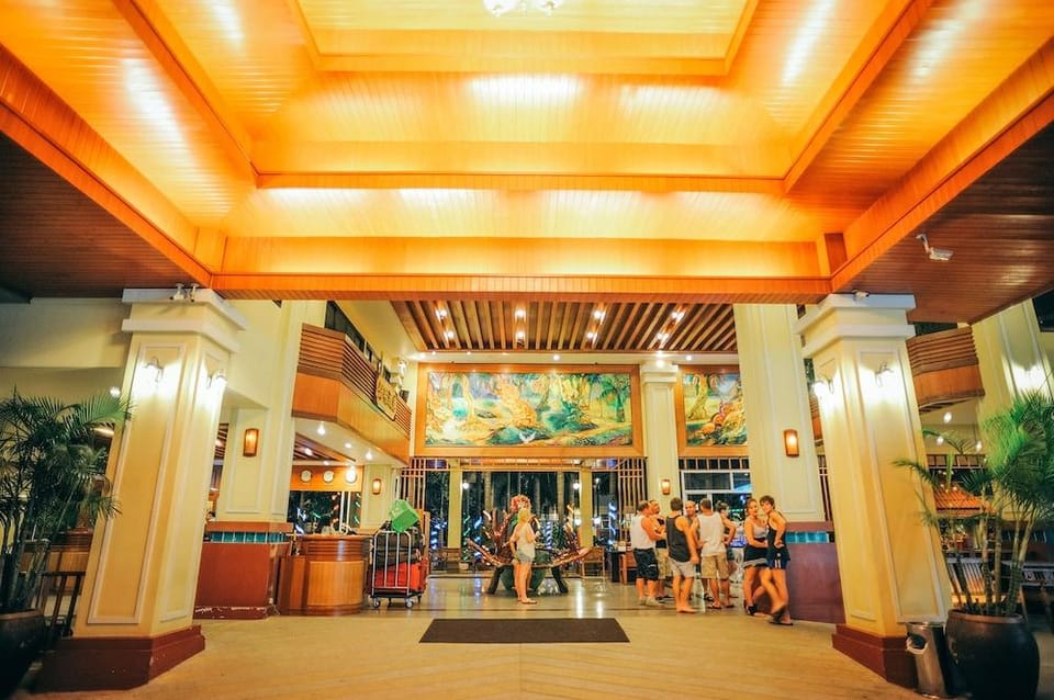 B Buri Hotel Hotel in Patong
