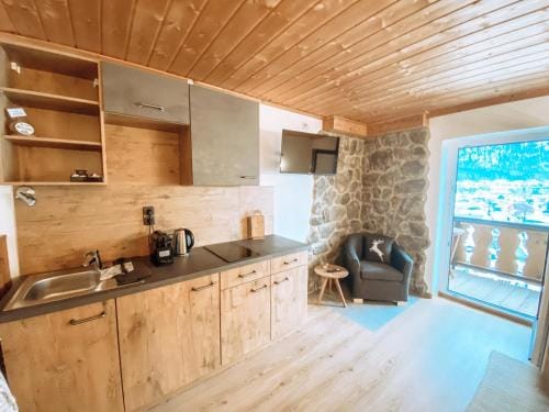 Alpenappartements Schwalbennestl Hotel in Mittenwald