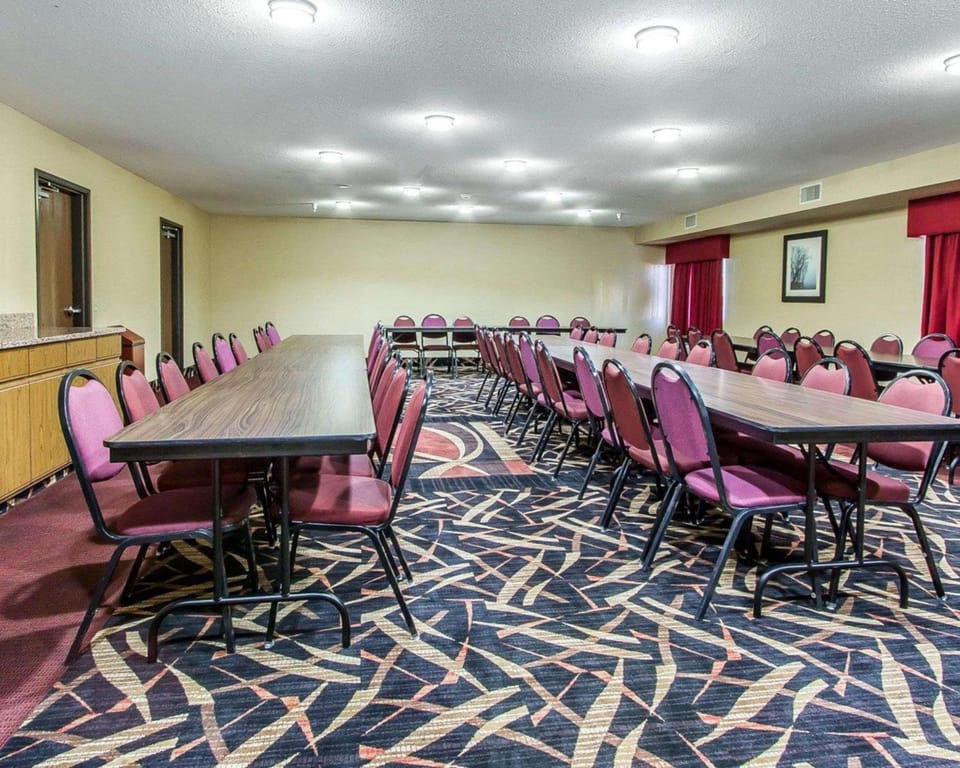 Quality Inn & Suites Mount Pleasant Hotel in Iowa
