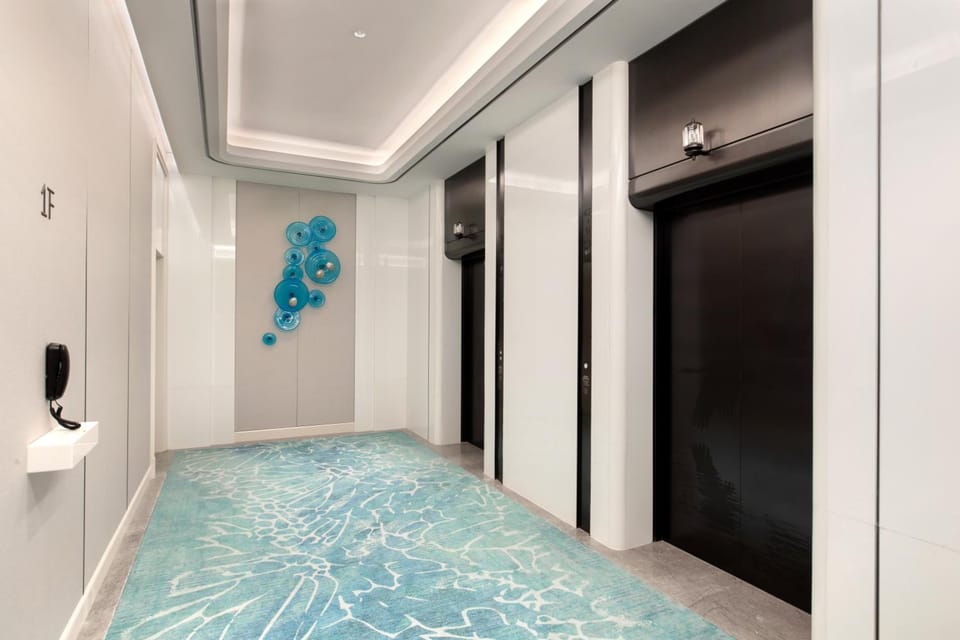 Yuehua Hotel Xiamen Seaside Hotel corridor leads to the stone exhibition hall Hotel in Xiamen