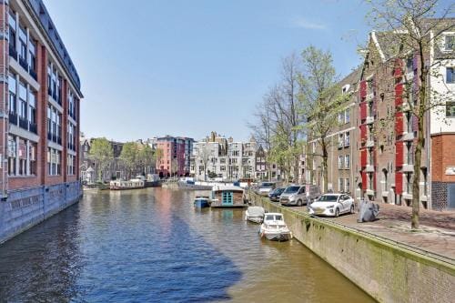 City-centre, Canal-house, luxurious , stylish bedroom, ensuite bathroom Hotel in Amsterdam