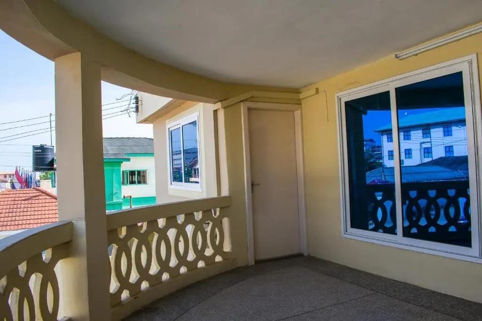 Brannic Lodge - Hostel Hotel in Accra