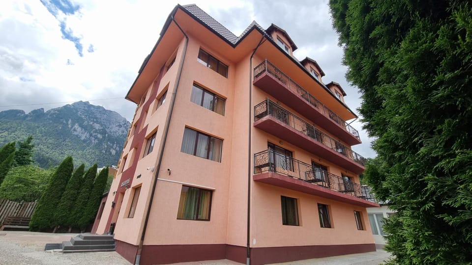 Hotel Iri Hotel in Prahova, Romania