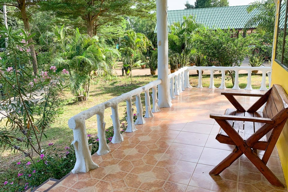The Country Lake Nature Lodge Hotel Lodge in Laos