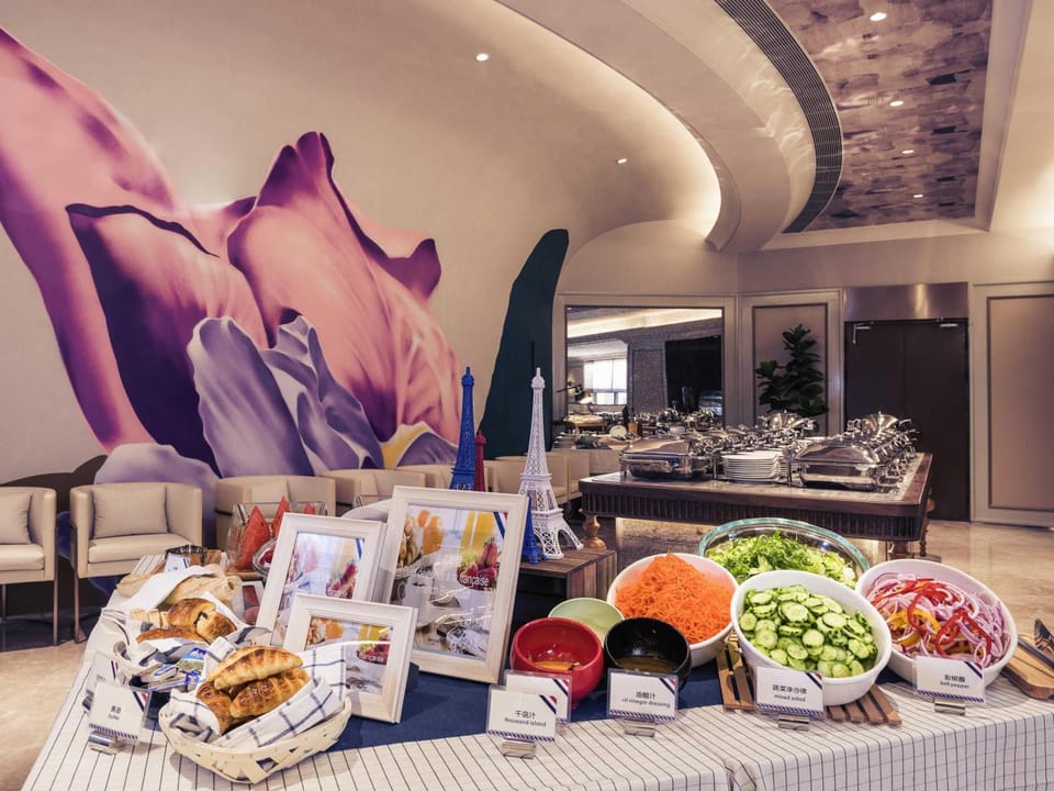 Mercure Hangzhou West Lake Hotel in Hangzhou